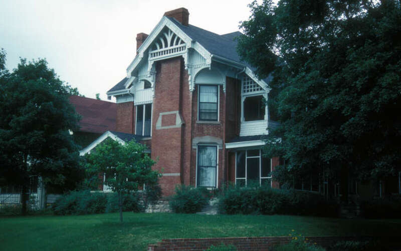 1885 VICTORIAN HOME DIRECTLY ACROSS THE STREET FROM AMELIA ERHART'S HOME