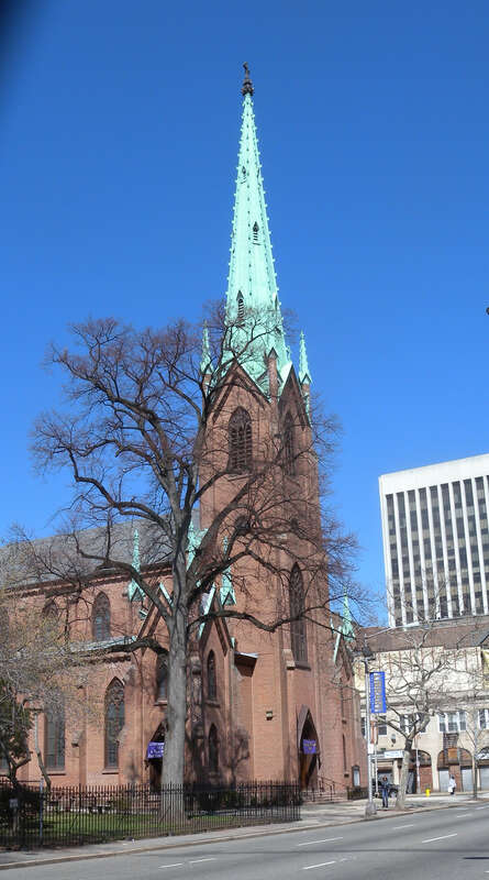 Looking north at en:Pro-Cathedral of Saint Patrick in Newark on a sunny midday.