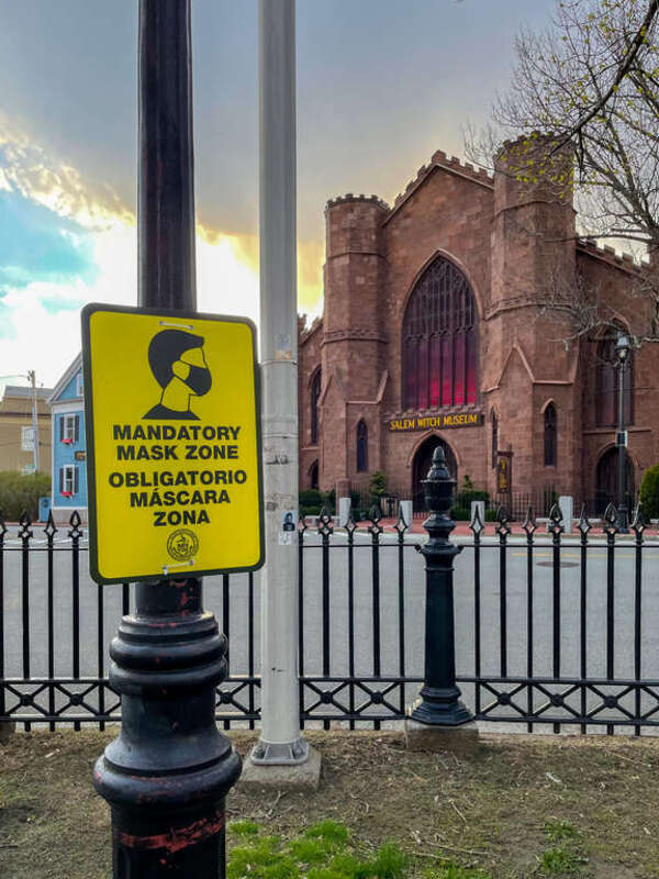 Sign indicating masks required in Salem, Massachusetts during the COVID-19 pandemic.
