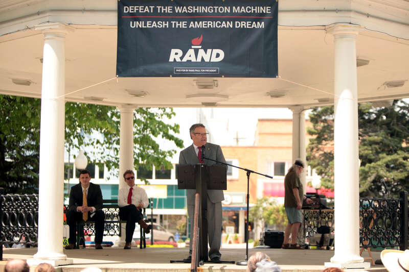David Fischer speaking with supporters of U.S. Senator Rand Paul of Kentucky at a rally at Central Park in Fairfield, Iowa.

Please attribute to Gage Skidmore if used elsewhere.