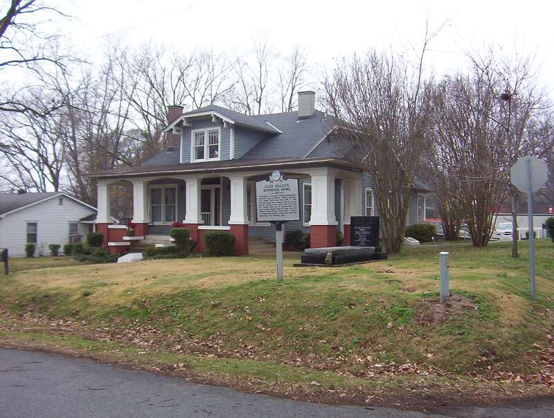 Alex Haley boyhood home and memorial in Henning, TN (Dec. 2007).