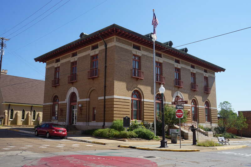 The Post Office and Federal Building in Palestine, Texas (United States).