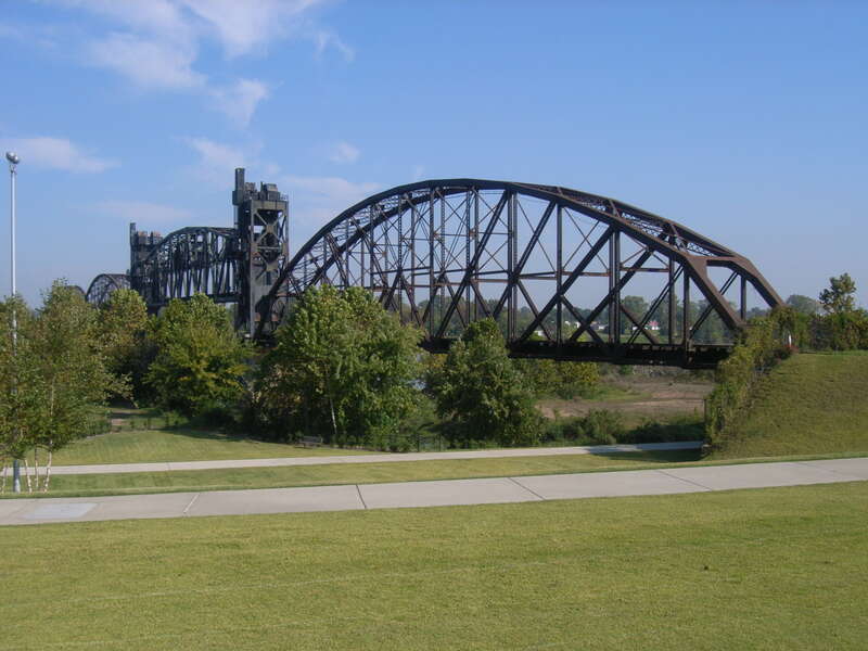 The area that had once been the Rock Island's busy riverfront complex is now the home of the Clinton Presidential Library. The library incorporates the bridge as a pedestrian walkway, linking Little Rock and North Little Rock.