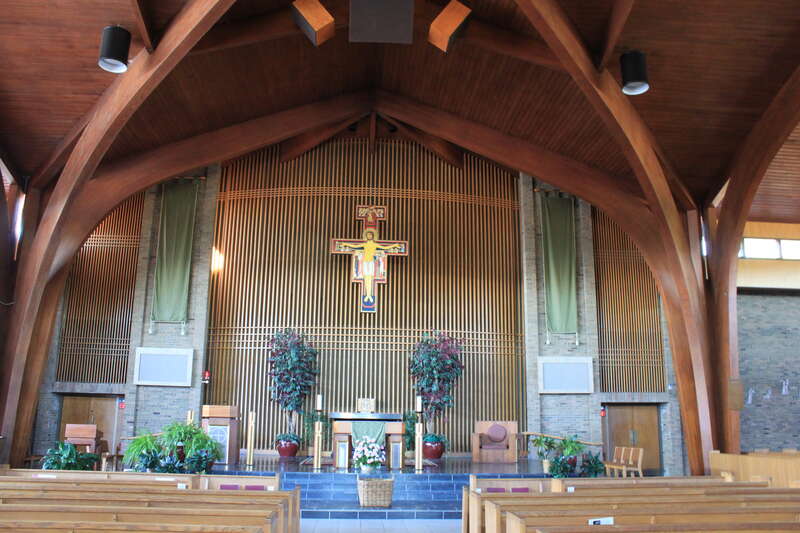 Saint Francis of Assisi Catholic Church altar, 2250 East Stadium Boulevard, Ann Arbor, Michigan. Camera location42° 15′ 37.47″ N, 83° 43′ 04.06″ W View this and other nearby images on: OpenStreetMap 42.260408;  -83.717794