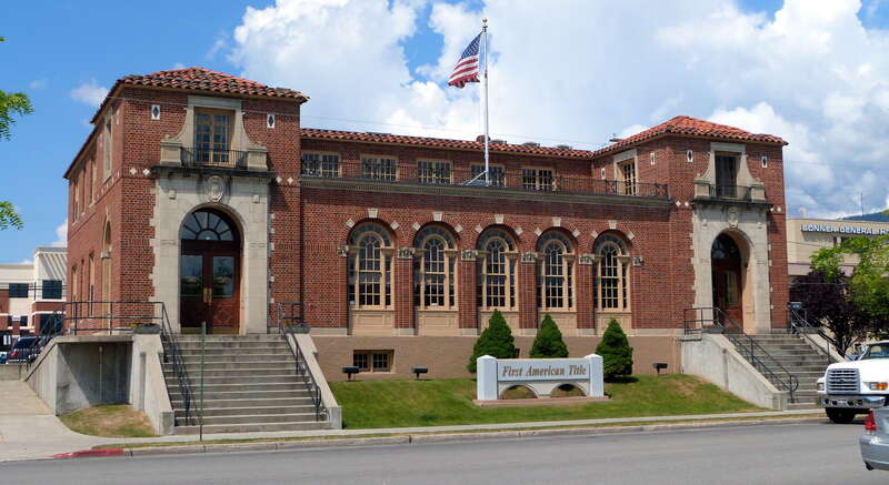 The historic Sandpoint Federal Building (built 1928), located at 419 North 2nd Avenue in Sandpoint, Idaho, United States, is listed on the US National Register of Historic Places.



This is an image of a place or building that is listed on the