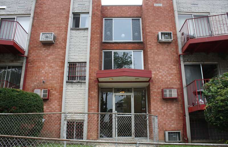 Petworth Neighborhood . 4040 8th Street, NW, Washington DC . Saturday afternoon, 3 September 2011 . Elvert Xavier Barnes Photography