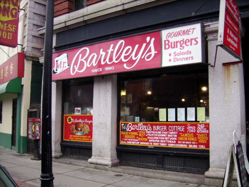 Massachusett's Avenue, Cambridge. A Cambridge MA Institution since 1960. Over 30 different burgers mainly named after politicians and local figures.

I had the Ted Kennedy - a plump, liberal amount of burger with cheddar cheese, mushrooms and french