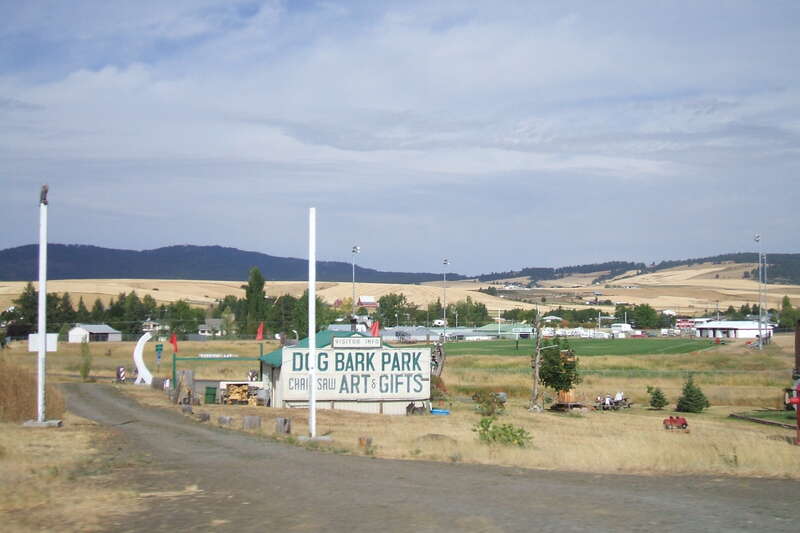 Cottonwood Idaho, Dog Bark Park Chainsaw Art and Gifts, October 2007