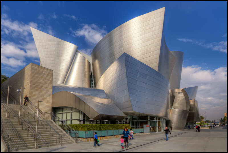 My first attempt at photographing the Walt Disney Concert Hall building. Designed by the famous Frank Gehry (Dancing House in Prague), has only curved metallic surfaces. Difficult to photograph, I had a hard time recording the correct colors and it