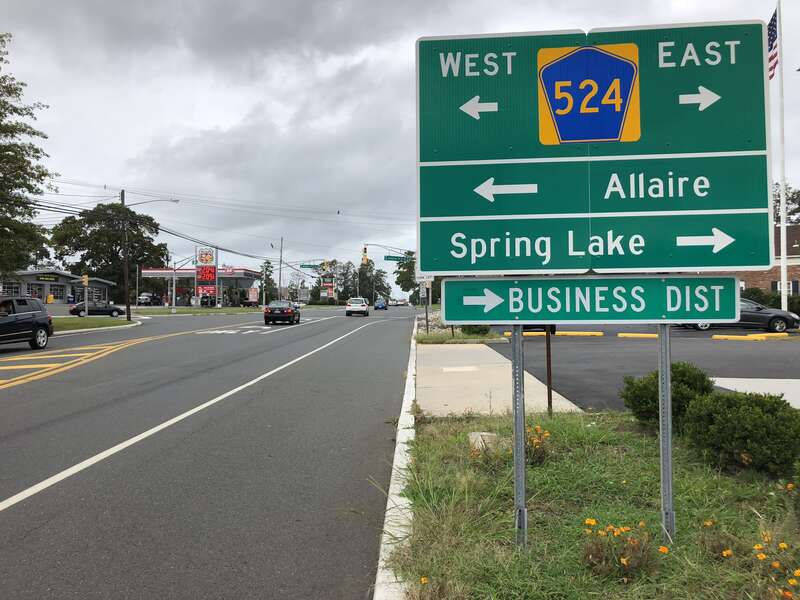 View north along New Jersey State Route 35 at Monmouth County Route 524 (Allaire Road) in Wall Township, Monmouth County, New Jersey