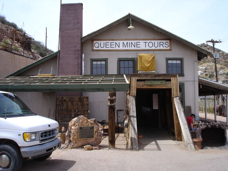 The office / museum of the Queen Mine Tour is this rather unassuming building. The mine train loads its tourist passengers along the right side of the building. Inside they have displays and artifacts from from the mine.

Copper Queen Mine, Bisbee,