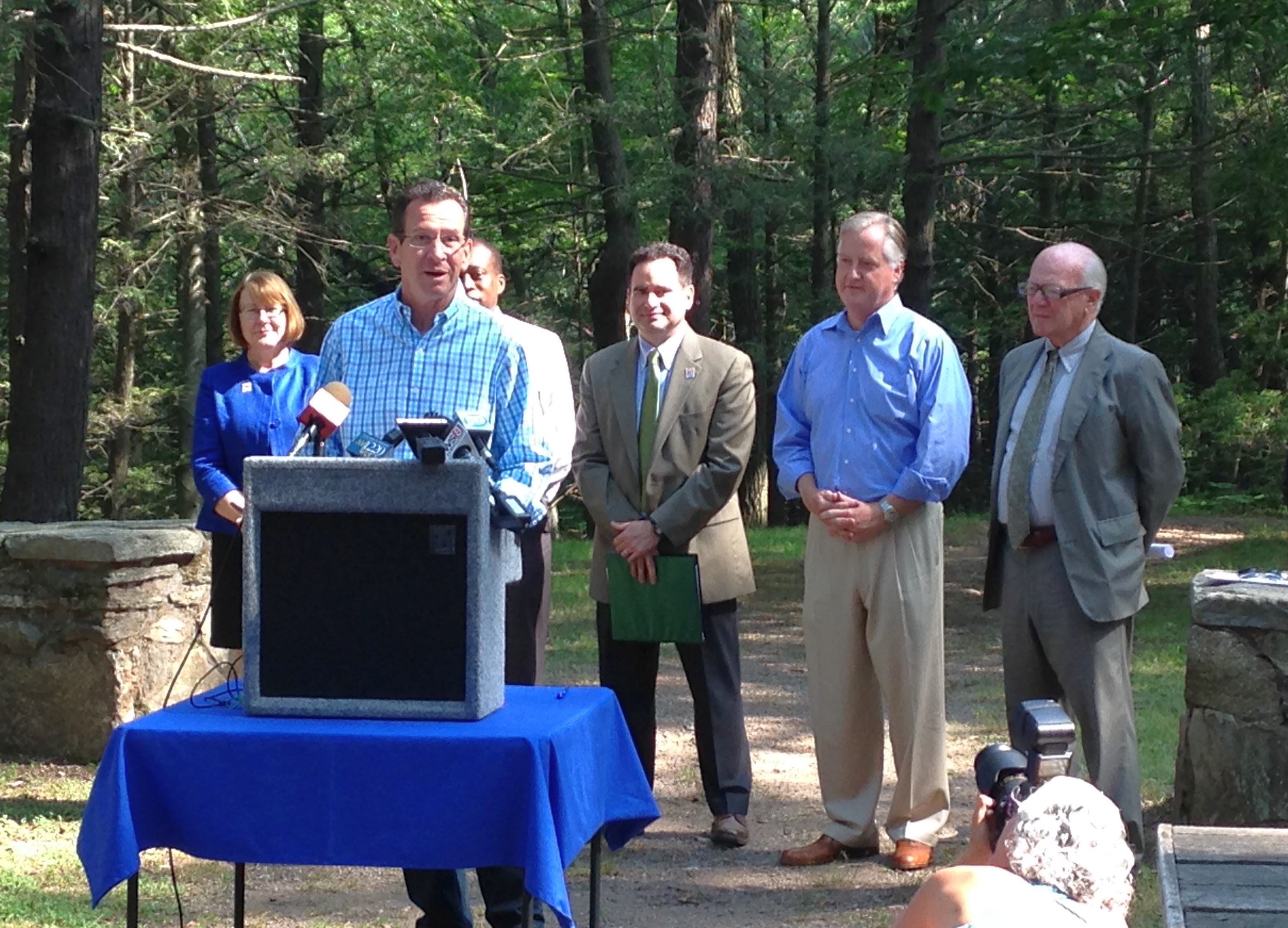 Wednesday, July 23, 2014 -- Governor Dannel P. Malloy held a news conference at Sleeping Giant State Park in Hamden to announce that July 26 and 27, 2014 will be &quot;Free State Parks Weekend&quot; in Connecticut.  For the weekend, all parking and museum fees