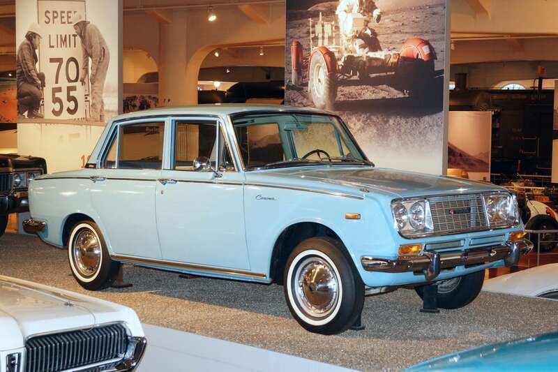 I drove to Detroit, to visit the Walter P. Chrysler Museum, before it closed, to be converted into office.  I arrived on Friday and the Chrysler Museum was not open until Saturday, so I went to the Henry Ford.  I heard great things about it and I was