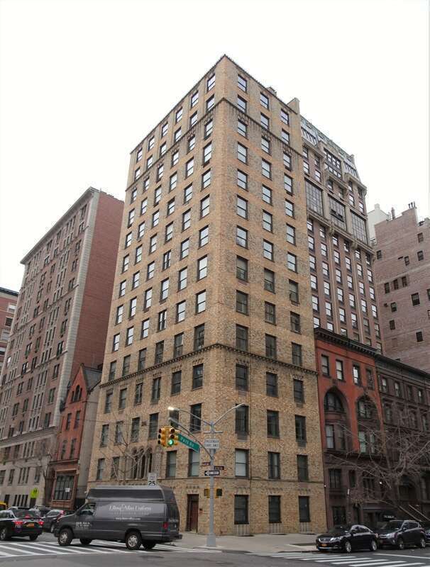 Looking west across Park Avenue and 79th Street on a cloudy day.