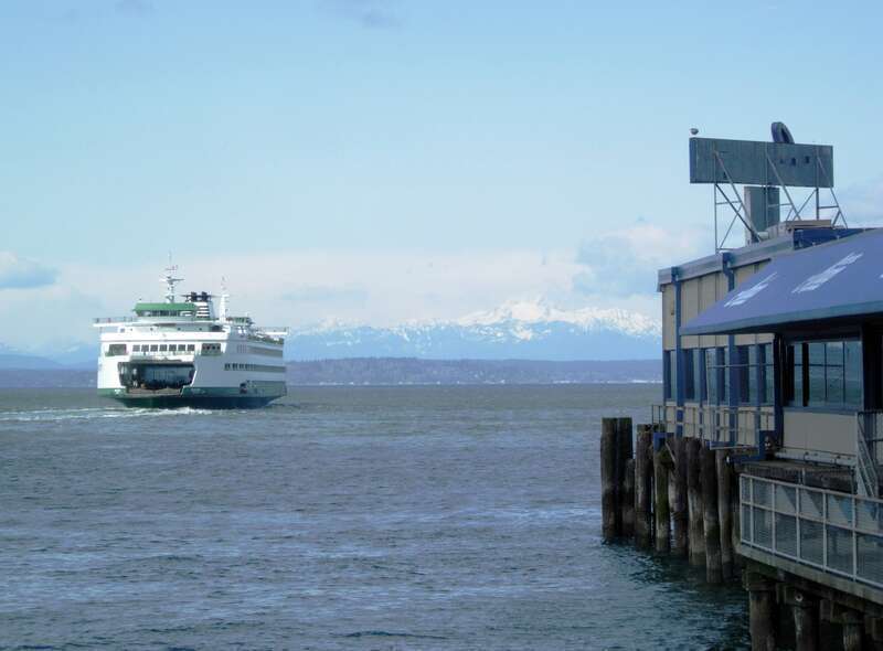 Bainbridge ferry &amp;amp; Olympic mts