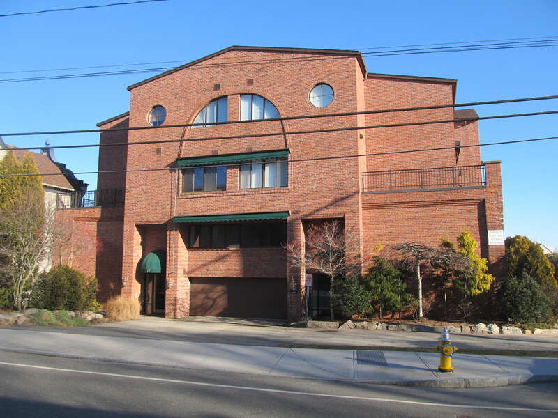 Former Groton and Stonington Street Railway carhouse, since converted to condominiums, in December 2017