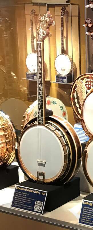 Weymann Orchestra Style 4 banjo (1926), in a case highlightingExamples of Jazz Age banjos at the  American Banjo Museum