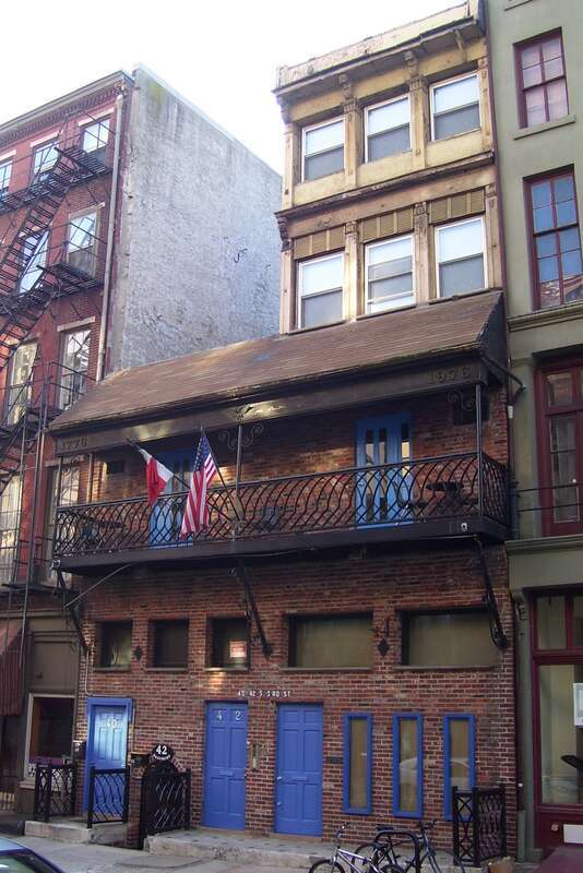 40-42 S. 3rd Street between Chestnut and Market Streets in the Old City of Philadelphia, Pennsylvania.