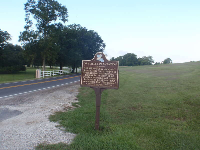Oak Alley Plantation
Sign describing the house.