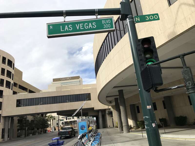 Stewart and Las Vegas at Zappos headquarters
www.peoplecomm.cz/kniha-stesti-doruceno