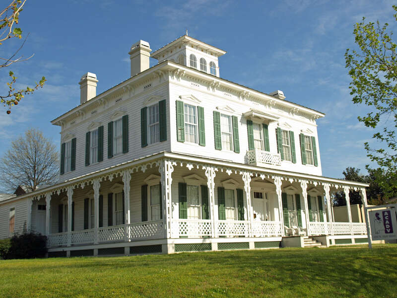 450 North Hull Street, part of the Ordeman-Shaw Historic District in Montgomery, Alabama