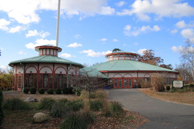 The exterior of the Carousel Museum &amp;amp; Gift Shop at Beardsley Zoo


Camera location41° 12′ 38.1″ N, 73° 10′ 51.14″ W View this and other nearby images on: OpenStreetMap 41.210582;  -73.180873