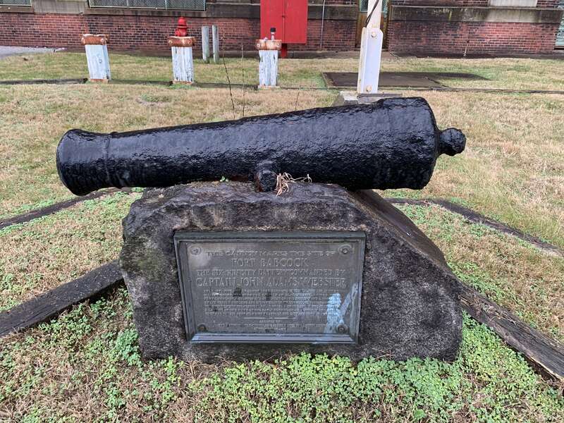 Cannon with commemorative plaque marking the site of Fort Babcock in Baltimore