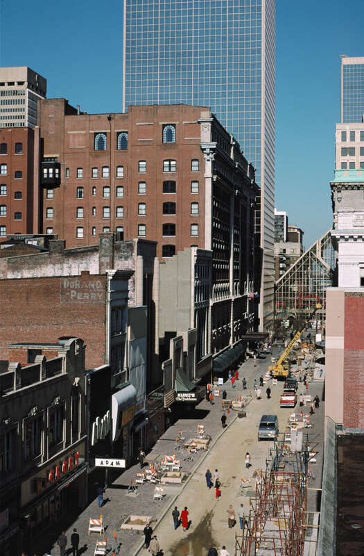 Looking N from parking garage at 4th and Chestnut Sts..
Businesses on west side of 4th St. include &amp;lt;a href=&quot;http://en.wikipedia.org/wiki/McCrory_Stores&quot; rel=&quot;nofollow&quot;&amp;gt;McCrory&amp;lt;/a&amp;gt; five and dime, House of Adam men's clothing and &amp;lt;a