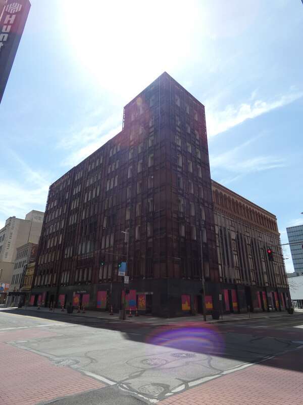 Photo showing the Nasby Building in downtown Toledo, Ohio.