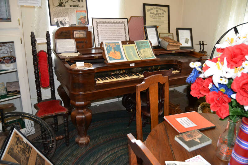 Visiting the Logan County Museum
Flickr Tags: Logan Arkansas Paris museum history vintage old antique piano chair books music instrument.


from Flickr album &quot;Logan County Museum 2015&quot; by [ Tonya Stinson]

Our visit to the Logan County Museum, Paris,
