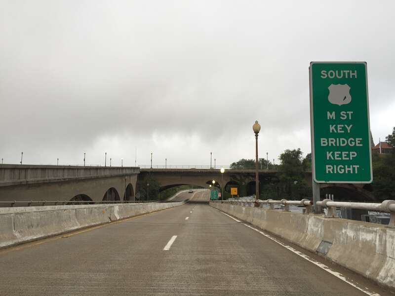View south along U.S. Route 29 (view west along the Whitehurst Freeway) at 34th Street NW in Washington, D.C.