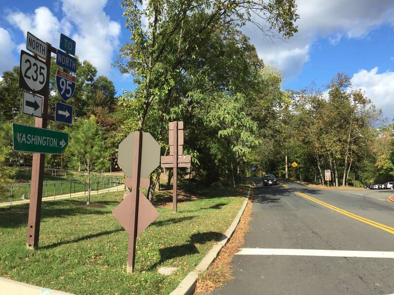 View north along Virginia State Route 235 (Mount Vernon Highway) at the George Washington Memorial Parkway in Mount Vernon, Fairfax County, Virginia