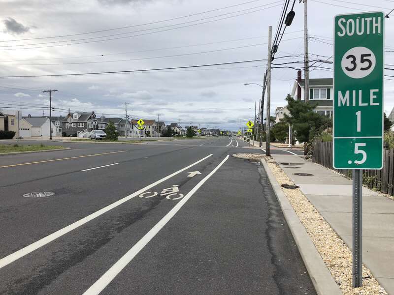 View south along New Jersey State Route 35 (Central Avenue) between F Street and E Street in Seaside Park, Ocean County, New Jersey