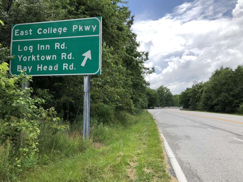 View west along Maryland State Route 908 (East College Parkway) at the exit for U.S. Route 50 WEST/U.S. Route 301 SOUTH (Washington) in Skidmore, Anne Arundel County, Maryland