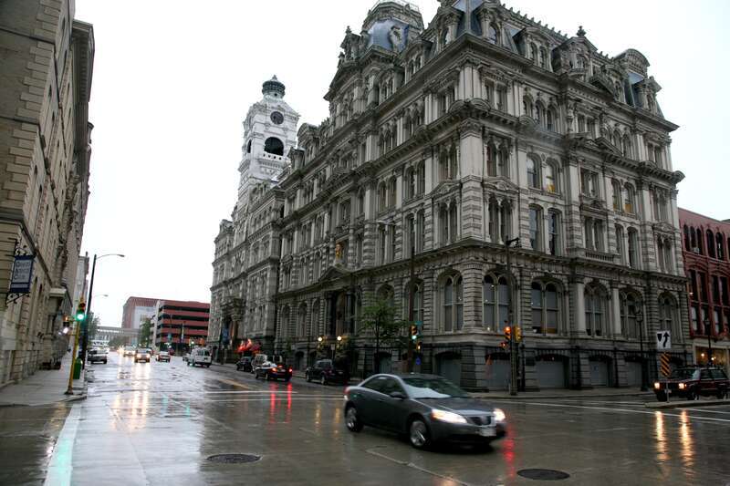 &amp;lt;a href=&quot;http://www.dailymotion.com/video/xfbw3z_milwaukee-traffic_travel&quot; rel=&quot;nofollow&quot;&amp;gt;www.dailymotion.com/video/xfbw3z_milwaukee-traffic_travel&amp;lt;/a&amp;gt;
Right, first : 
Mitchell Building
207 E. Michigan St.
Built: 1876
Alexander Mitchell