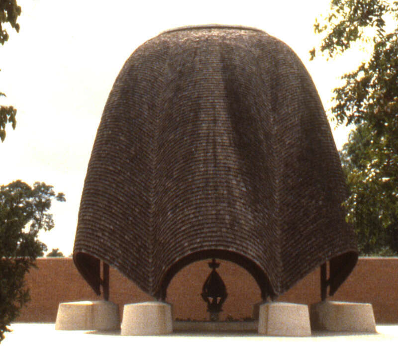 The canopy of the „Roofless Church“ in New Harmony, Indiana, United States, designed 1960 by the architect Philip Johnson.