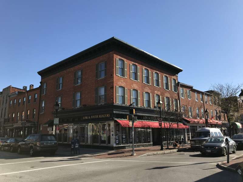 Photograph by Eli Pousson, 2017 November 28.