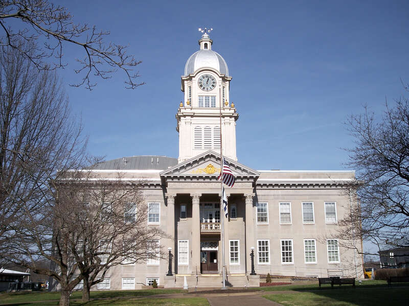 The Ritchie County Courthouse in w:Harrisville, West Virginia