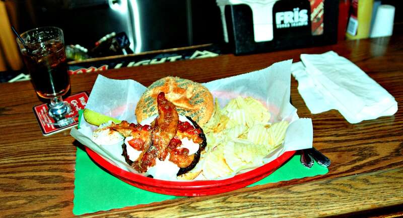 Walt Street Burger - blackened beef, melted blue cheese, bacon... VERY GOOD!!!