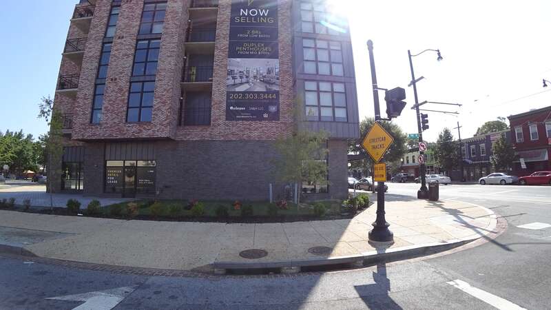 Strange intersection with non-crossing, H Street Northeast in Washington, DC