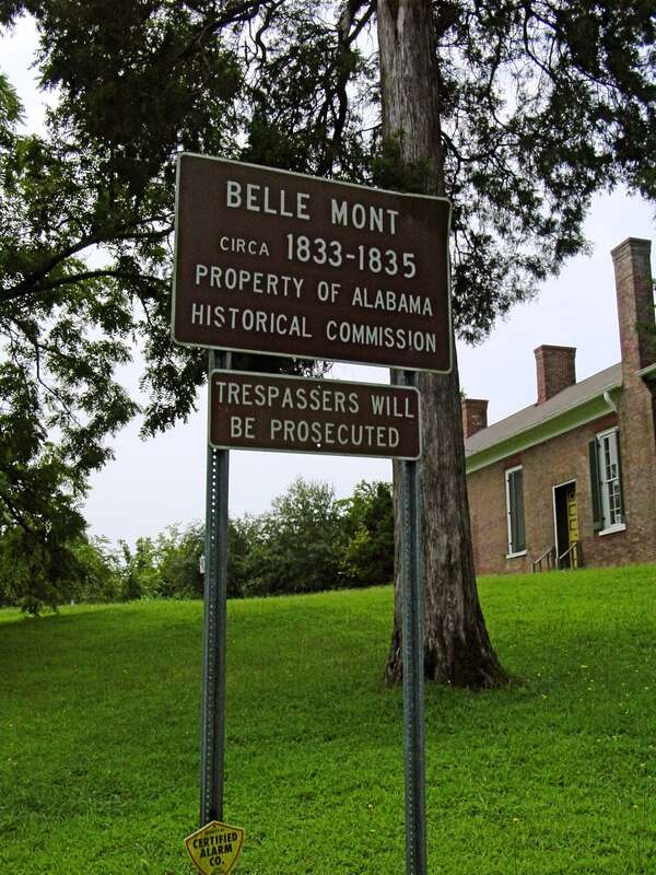 Sign describing Belle Mont historic house