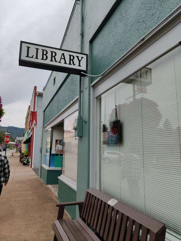 Castle Rock Public Library (public library in Castle Rock, Washington, USA)