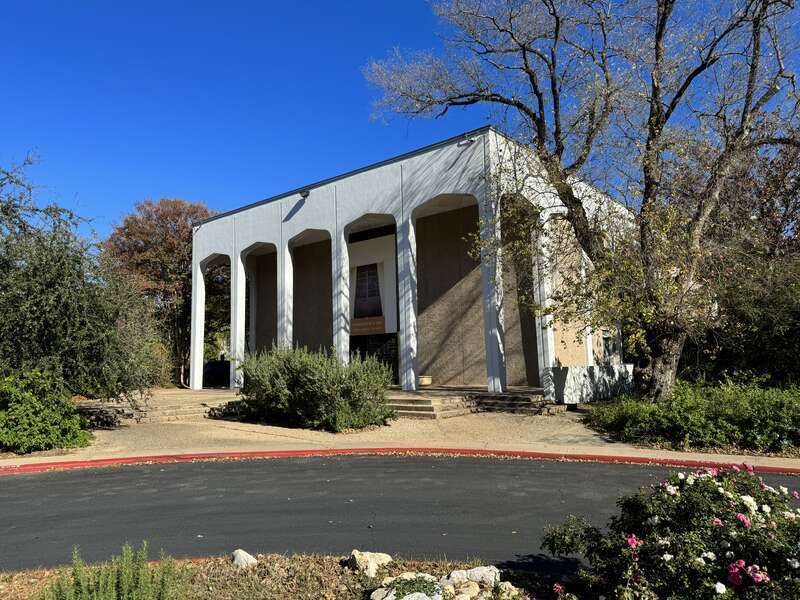 Congregation Beth Israel Synagogue in Austin, Texas. It was subject to an arson attack in 2021, which is likely part of the reason the doors are locked.