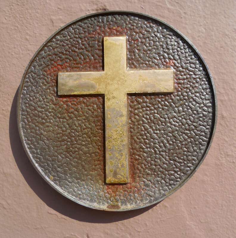 Cross symbol in the &quot;Court of Religions&quot; at the SRF Lake Shrine, Pacific Palisades, Los Angeles, California, United States.