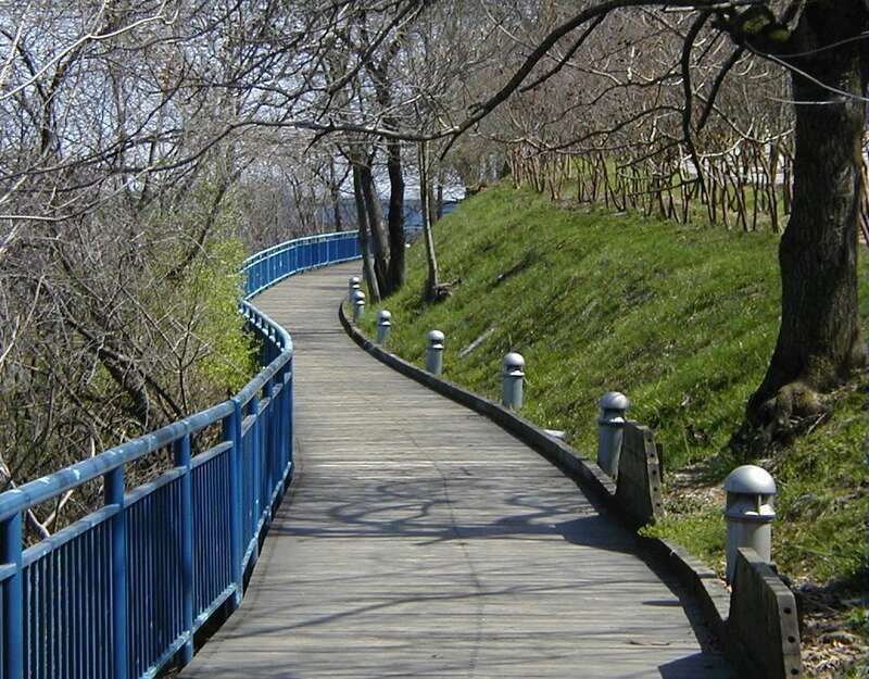 A path that runs alongside the Tennessee River.
Chattanooga, Tn.