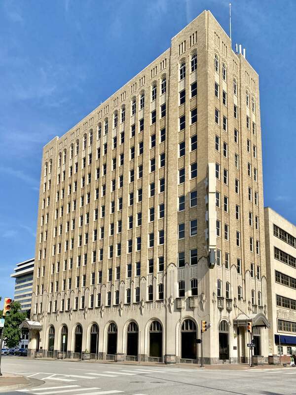 Built in 1925, this Art Deco-style building was designed by Frank V. Kirshner and Arthur M. Atkinson for the Oklahoma Natural Gas Company to serve as their headquarters.  The building features a buff brick exterior, limestone trim, a limestone base,