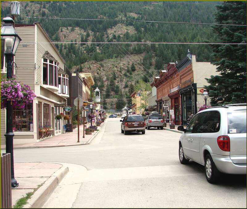(1 in a multiple picture set)
This is the street where most of the remaining stores are. The picture is facing south. I found out later, looking at the city map, a street called 'Main St' is closer to the hill and runs parallel to it, east and west.