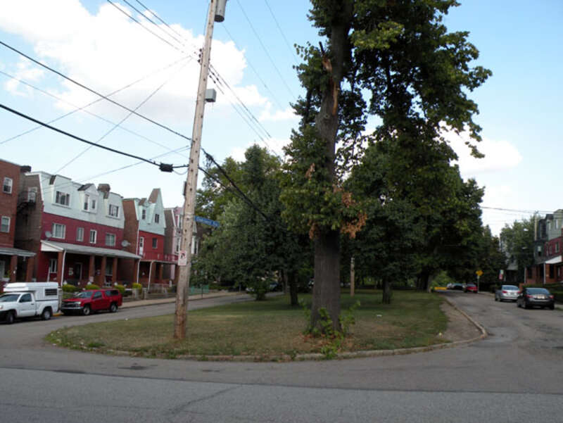 Picture of the Oakland Square Historic District located in the South Oakland neighborhood of Pittsburgh, Pennsylvania, on August 7, 2010.  The district includes Oakland Square, pictured here, and the area contains many older homes that were built in