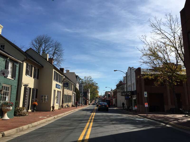 View east along Virginia State Route 7 Business (Market Street) at Wirt Street in Leesburg, Loudoun County, Virginia