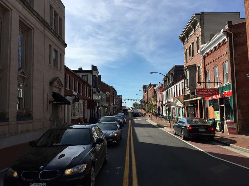 View south along U.S. Route 15 Business (King Street) at Virginia State Route 7 Business (Market Street) in Leesburg, Loudoun County, Virginia